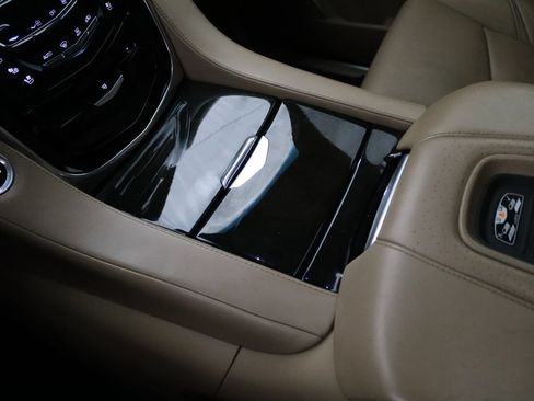 Used 2019 Cadillac Escalade ESV Platinum AWD/4WD image 33