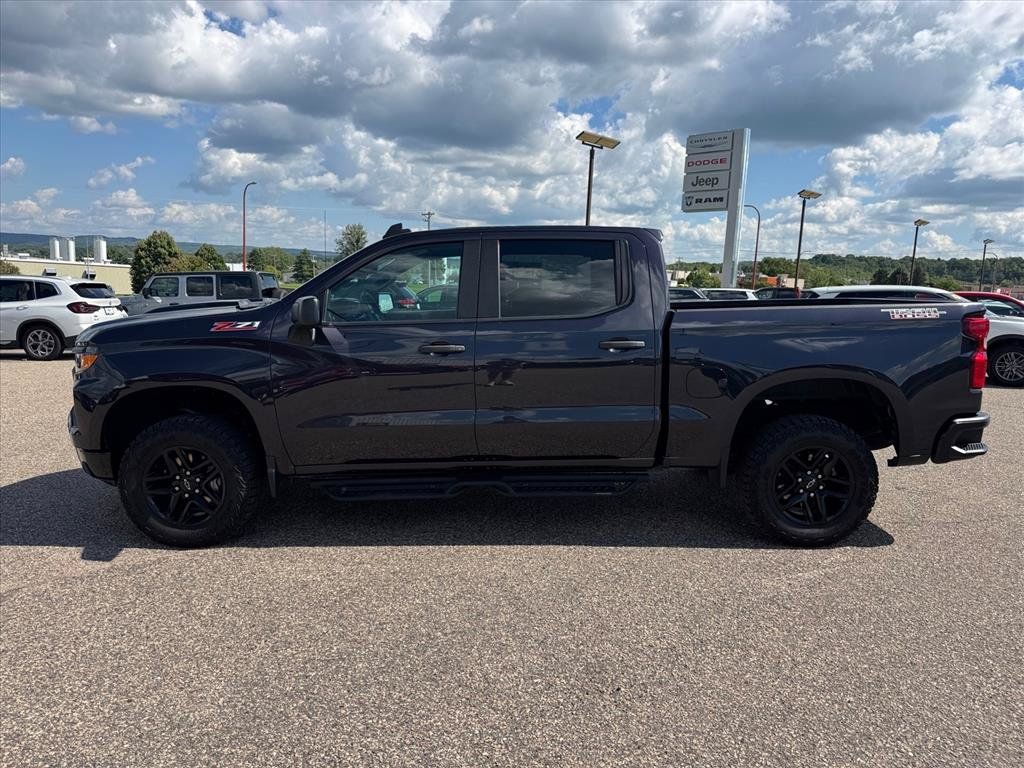 Used 2024 Chevrolet Silverado 1500 Custom Trail Boss AWD/4WD image 2