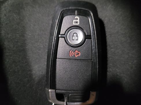 Used 2020 Ford Edge SE image 32