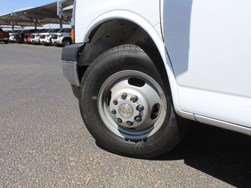 Used 2017 Chevrolet Express 3500 image 11