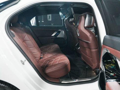 Used 2023 BMW 760i xDrive image 32