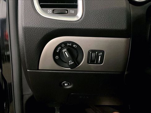 Used 2019 Dodge Durango SXT w/ 3rd Row Seating Group image 32