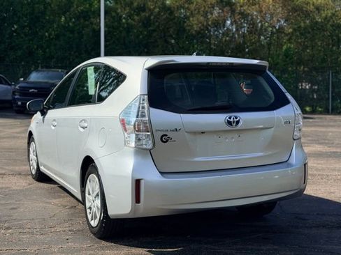 Used 2013 Toyota Prius V Two FWD image 4