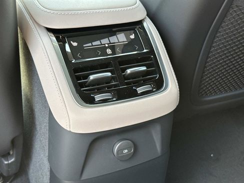 New 2026 Volvo XC90 T8 Ultra w/ Protection Package Premier image 10