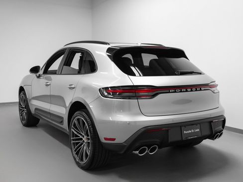 Certified 2026 Porsche Macan image 3