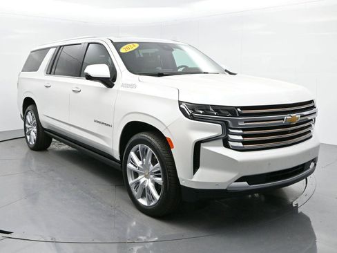 Used 2024 Chevrolet Suburban High Country w/ Advanced Technology Package image 2