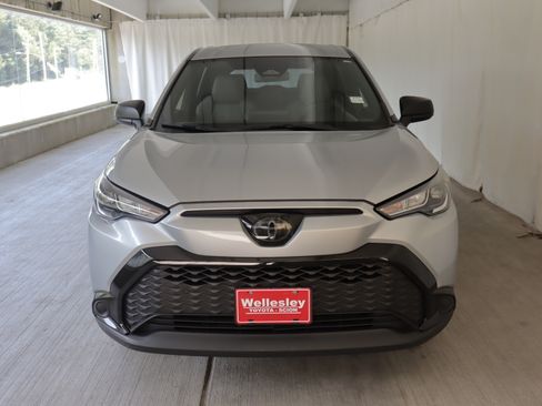 Used 2024 Toyota Corolla Cross AWD Hybrid image 3