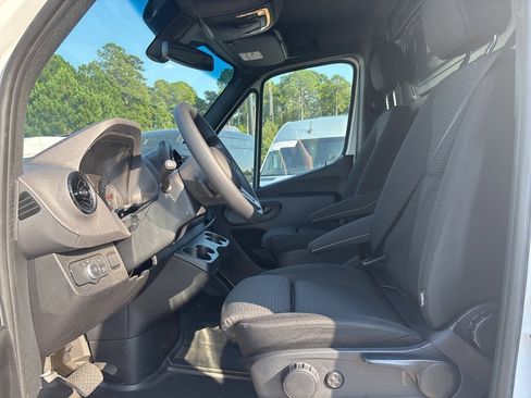 Used 2023 Mercedes-Benz Sprinter 144 Cargo image 44