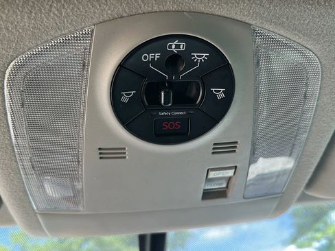 Used 2014 Toyota Prius Four w/ Solar Roof Package FWD image 40