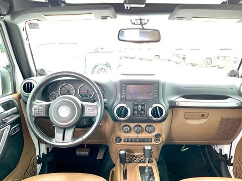 Used 2014 Jeep Wrangler Unlimited Sahara w/ Connectivity Group AWD/4WD image 16
