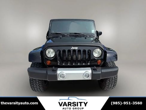 Used 2013 Jeep Wrangler Unlimited Sahara w/ Connectivity Group AWD/4WD image 8