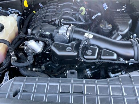 Used 2025 Jeep Grand Cherokee L Laredo w/ Luxury Tech Group I RWD image 33