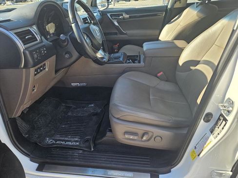 Used 2023 Lexus GX 460 Luxury w/ Sport Design Package image 9