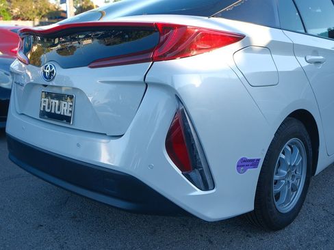 Used 2017 Toyota Prius Prime Advanced image 38