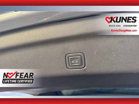 Used 2025 GMC Yukon XL Denali image 32