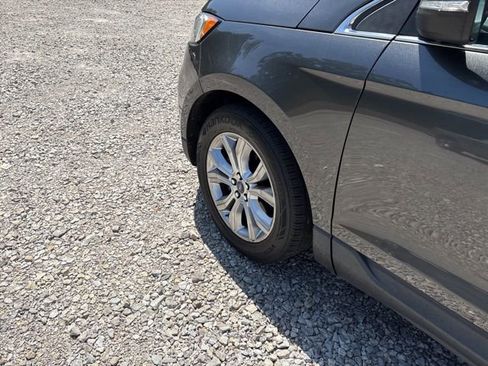 Used 2020 Ford Edge Titanium image 4