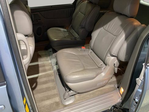 Used 2009 Toyota Sienna FWD image 19