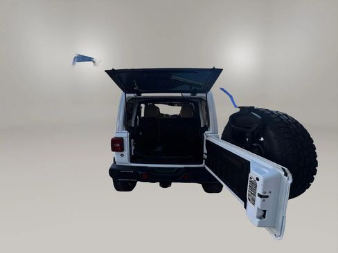 Used 2020 Jeep Wrangler Unlimited Sahara AWD/4WD image 29