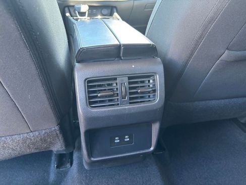 Used 2025 Nissan Rogue SV AWD/4WD image 24
