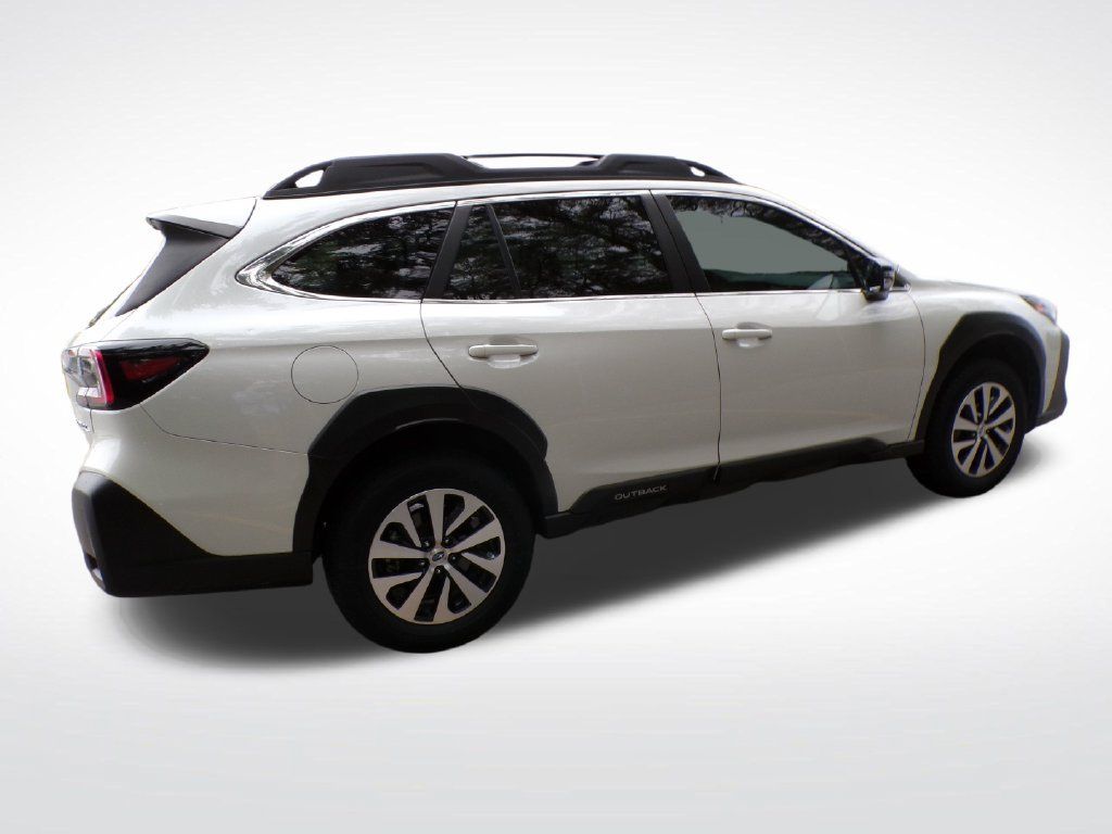 Used 2024 Subaru Outback Premium AWD/4WD image 8