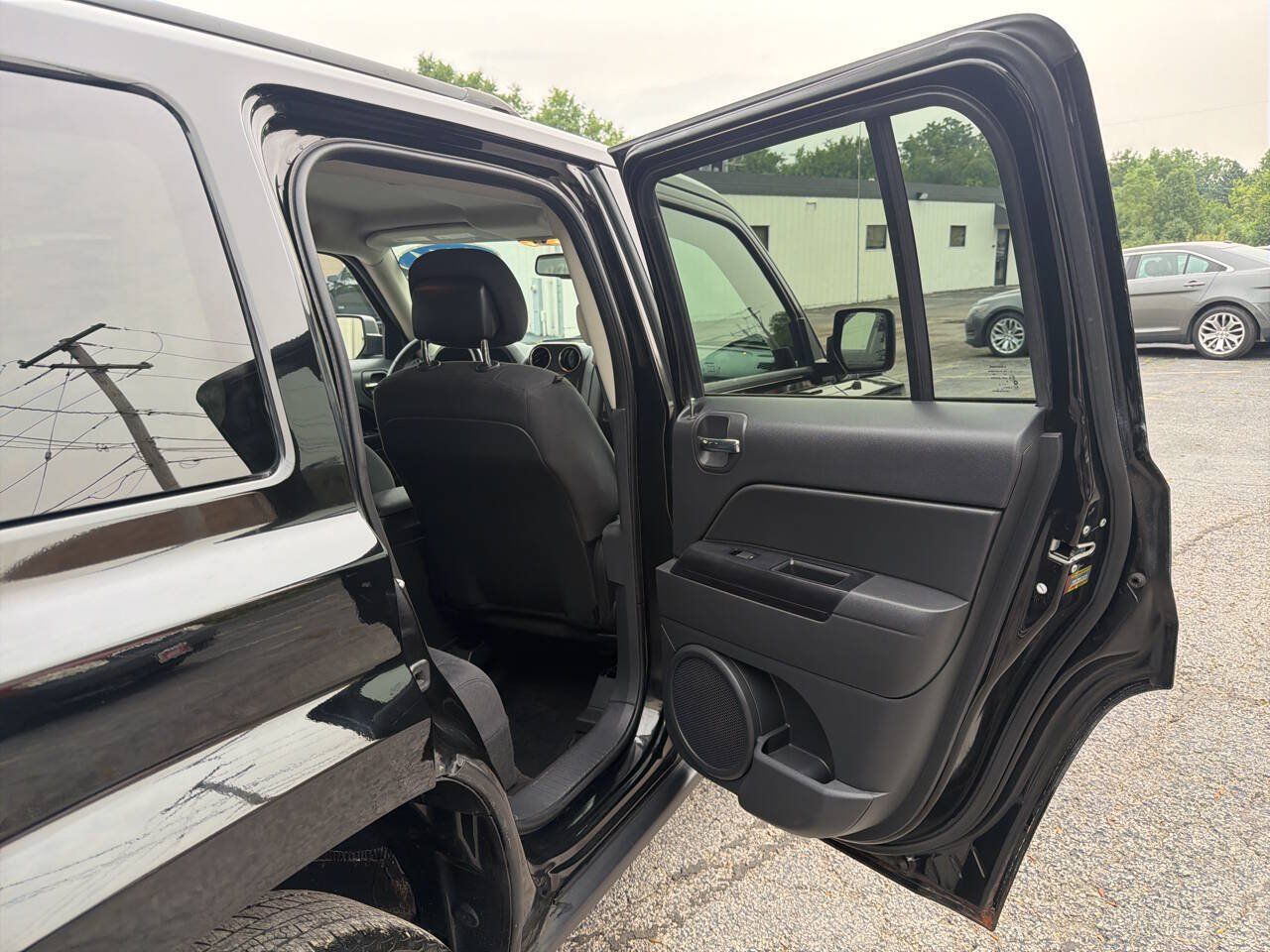 Used 2014 Jeep Patriot Latitude AWD/4WD image 26