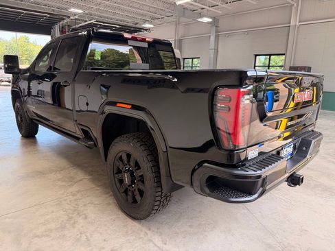 Used 2025 GMC Sierra 2500 AT4 w/ AT4 Premium Plus Package AWD/4WD image 6