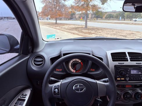 Used 2013 Scion xD 5-Door Hatchback 4- AT image 39