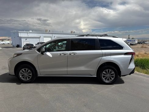 Used 2021 Toyota Sienna XLE w/ XLE Plus Package AWD/4WD image 7