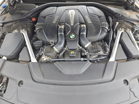 Used 2019 BMW 750i w/ Executive Package RWD image 32