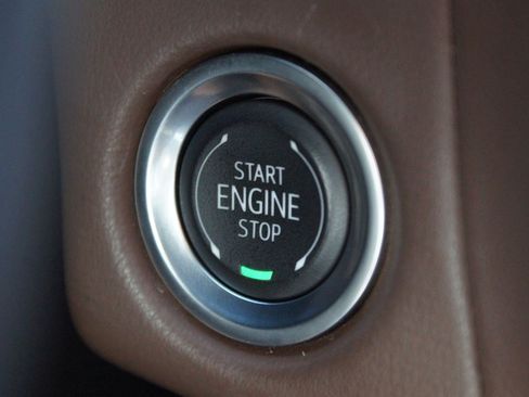 Used 2024 Chevrolet Tahoe High Country AWD/4WD image 10