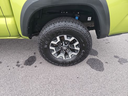 Used 2023 Toyota Tacoma TRD Off-Road w/ Technology Package image 29