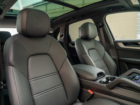 Certified 2026 Porsche Cayenne AWD/4WD image 26