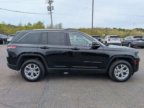 Used 2023 Jeep Grand Cherokee Limited AWD/4WD image 5