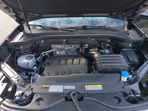 Used 2025 Volkswagen Atlas SE image 21