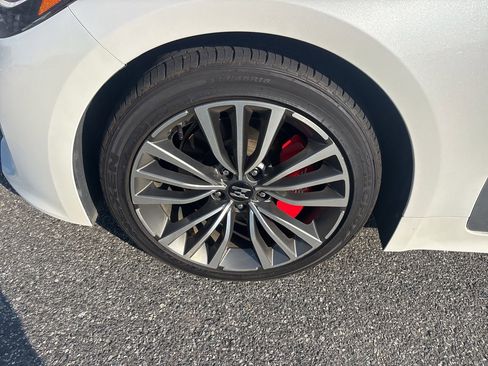 Used 2018 Kia Stinger Premium RWD image 11