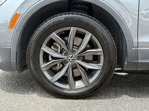 Used 2022 Volkswagen Tiguan SE FWD image 9