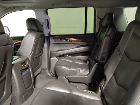 Used 2019 Cadillac Escalade ESV Premium Luxury w/ Escalade Sport Edition AWD/4WD image 18