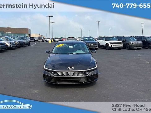 Used 2025 Hyundai Elantra Sport FWD image 2