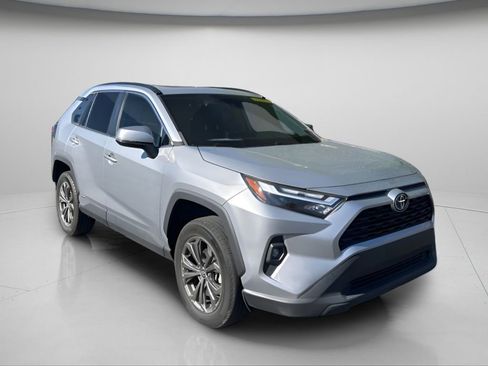 Used 2022 Toyota RAV4 XLE Premium AWD/4WD image 2