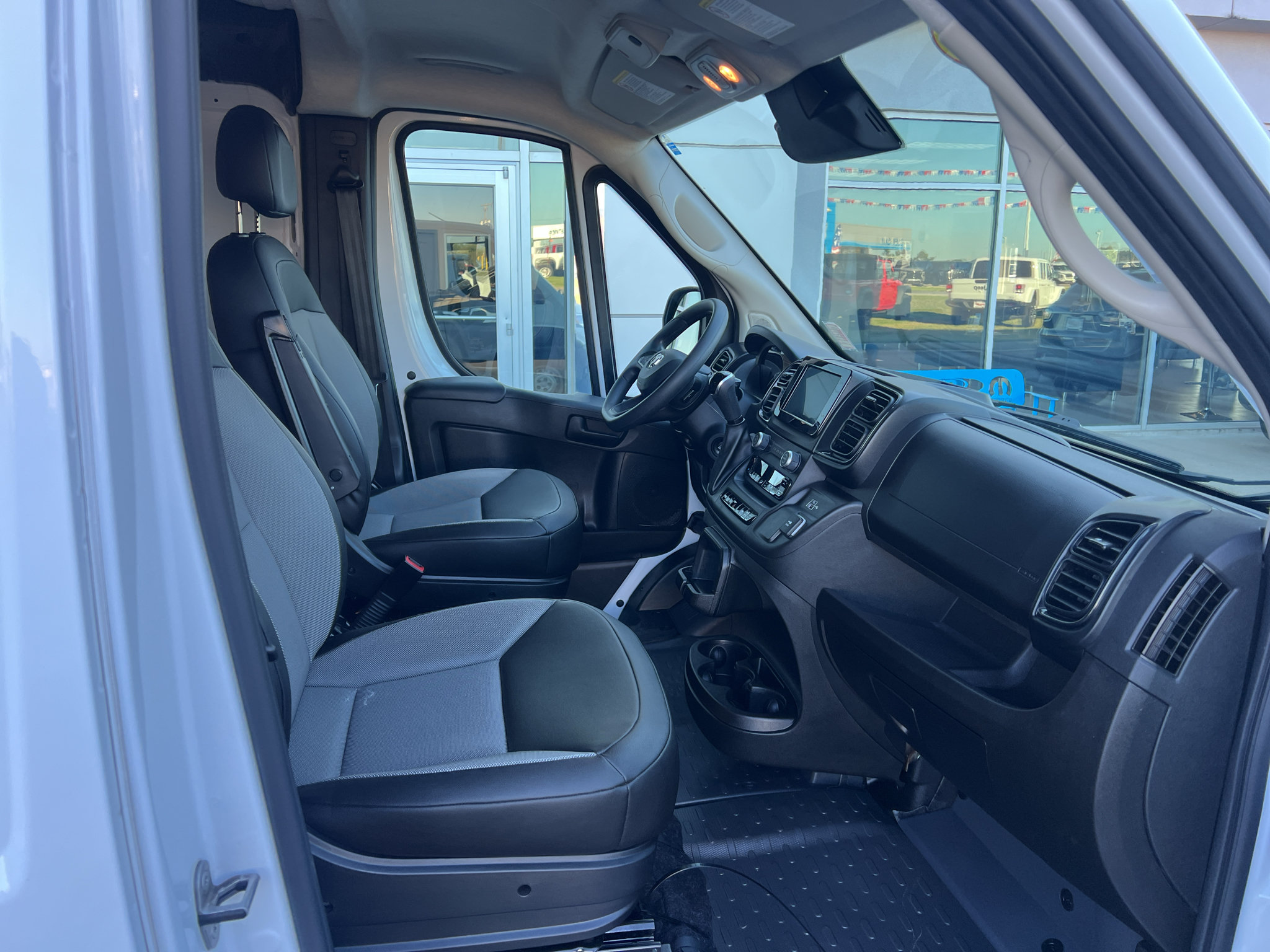 Used 2025 RAM ProMaster 2500 w/ Convenience Group FWD image 21