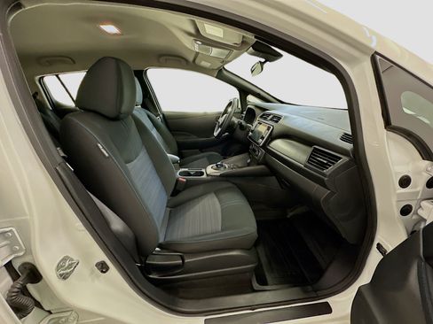 Used 2025 Nissan Leaf S image 31