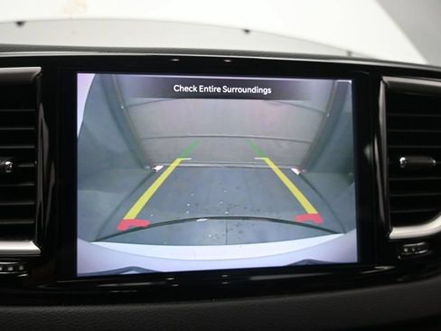 Used 2024 Chrysler Pacifica Touring-L FWD image 26