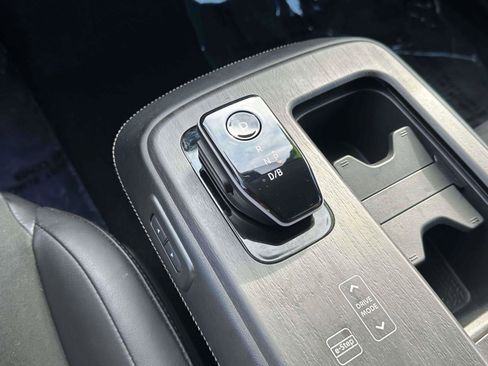 Used 2024 Nissan Ariya AWD image 30