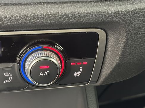 Certified 2025 Audi Q3 2.0T Premium image 25