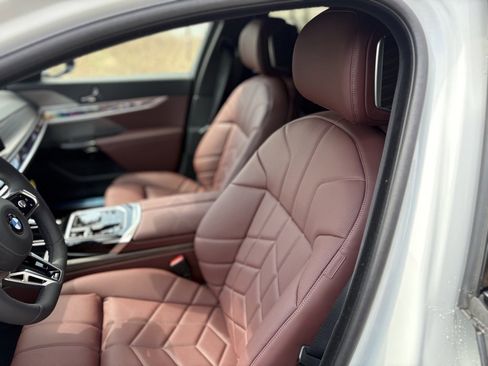 Used 2025 BMW 760i xDrive w/ Executive Package image 13