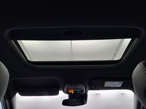 Used 2025 Chevrolet Trax RS w/ Sunroof Package image 3