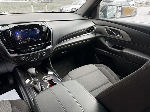 Used 2022 Chevrolet Traverse LT image 23