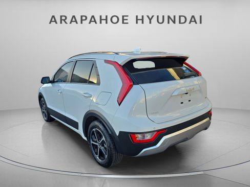 Used 2023 Kia Niro EX image 4