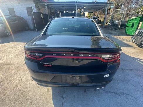 Used 2022 Dodge Charger SXT RWD image 3