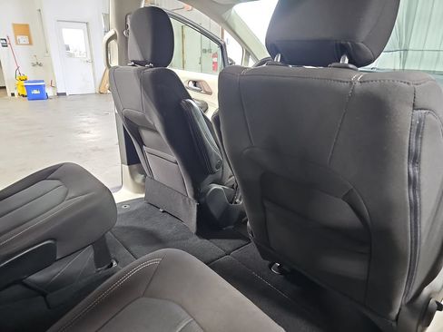 Used 2023 Chrysler Voyager LX FWD image 11